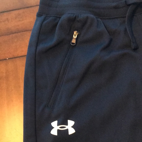 Under Armour Sweat Shorts - Picture 2 of 4